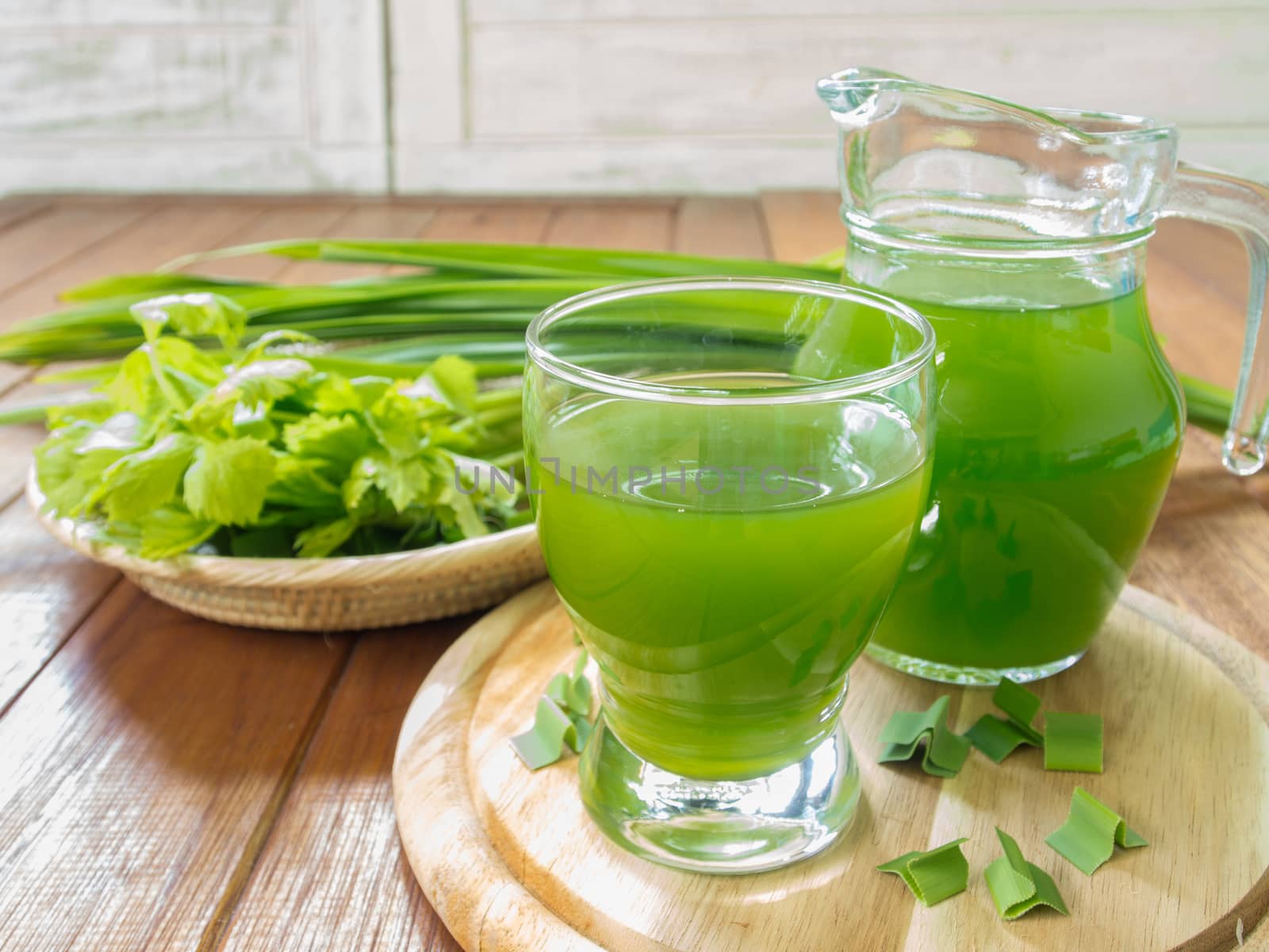 vegetable juice / smoothie in glass