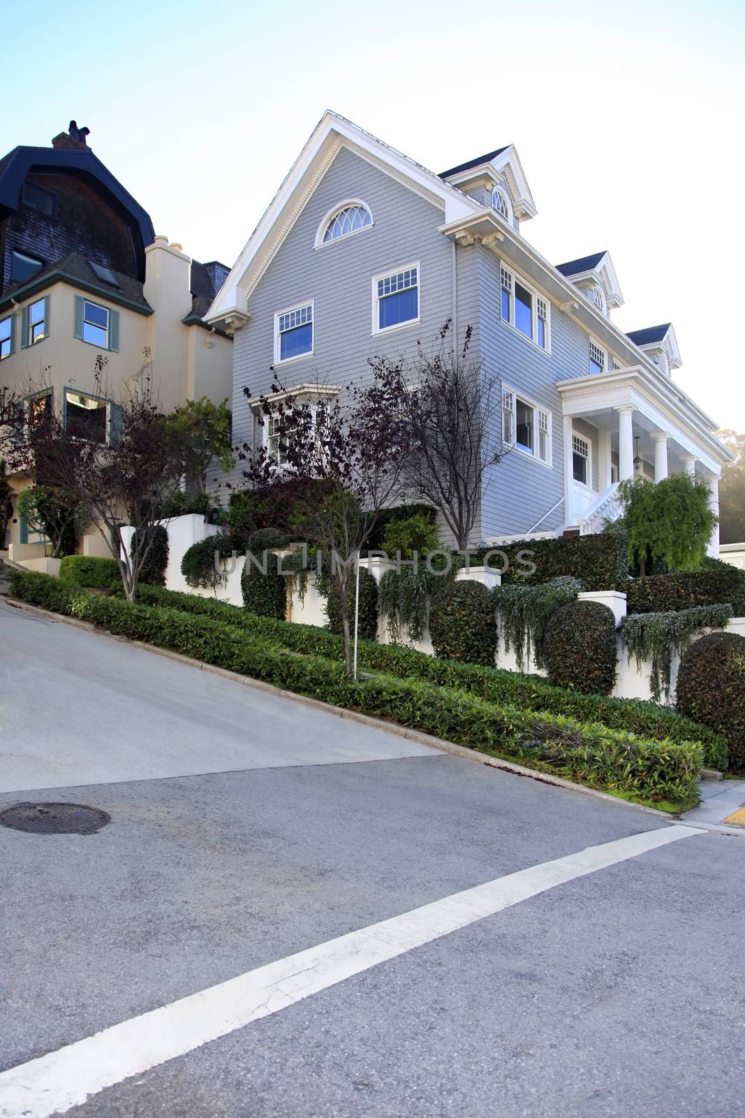 crossing the Green Street and Baker Street in San Francisco