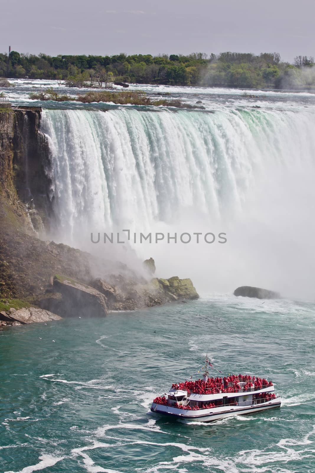 Beautiful postcard with a ship and amazing Niagara waterfall by teo