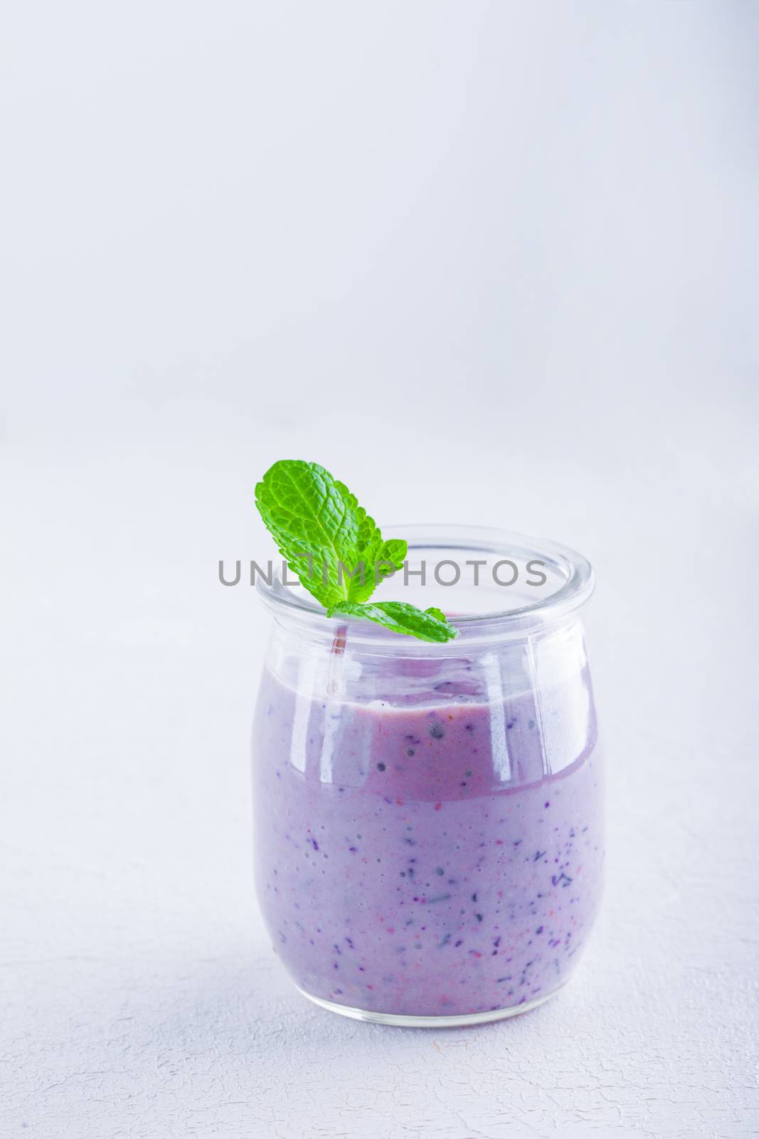 Delicious blueberry yoghurt smoothie by supercat67