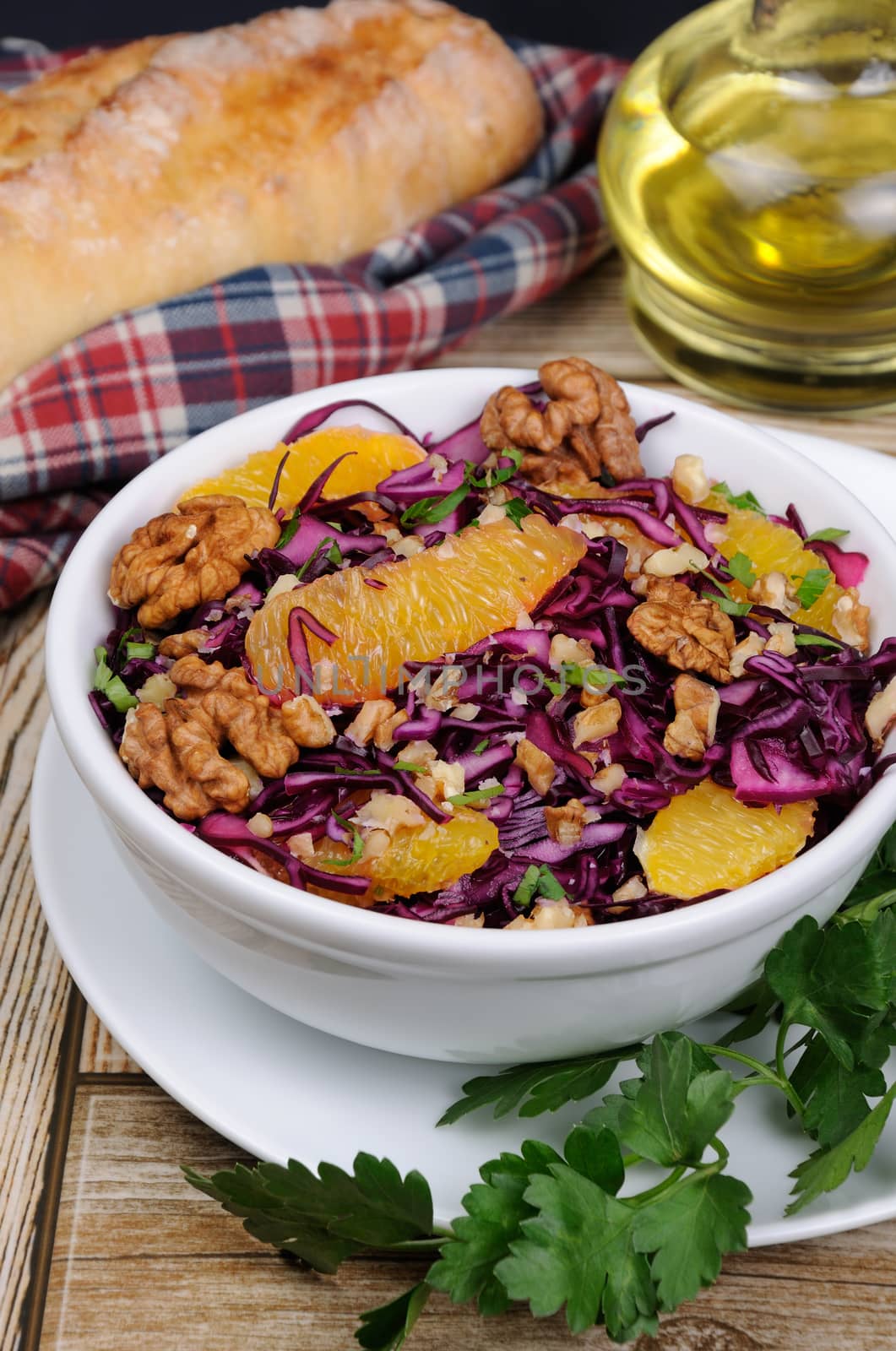 red coleslaw salad with slices of oranges and walnuts