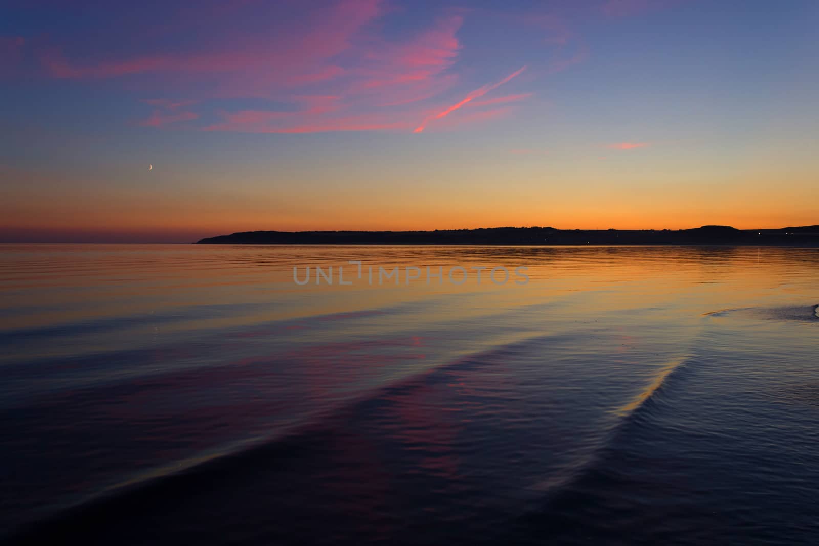 Scenic sunset over ocean beach by liwei12