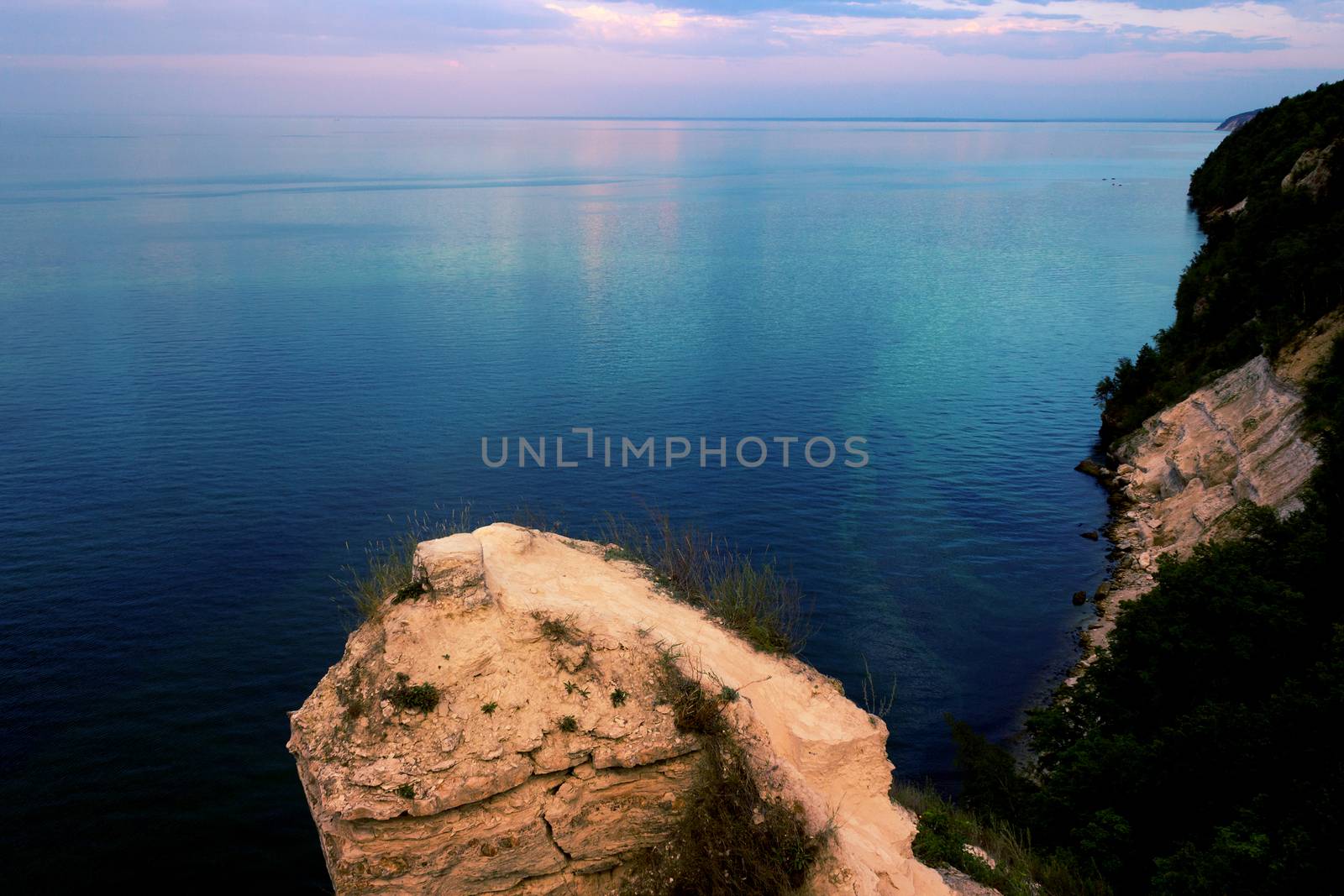 rock above the ocean by liwei12