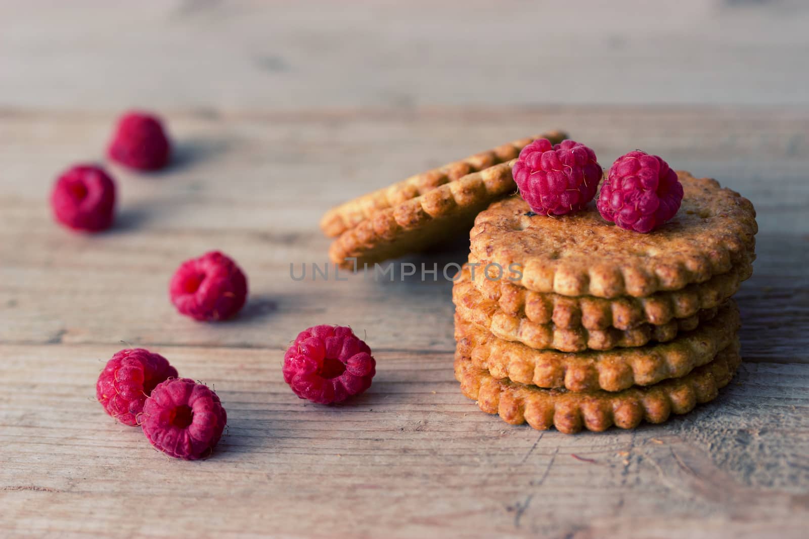 cookie and fresh raspberry by liwei12