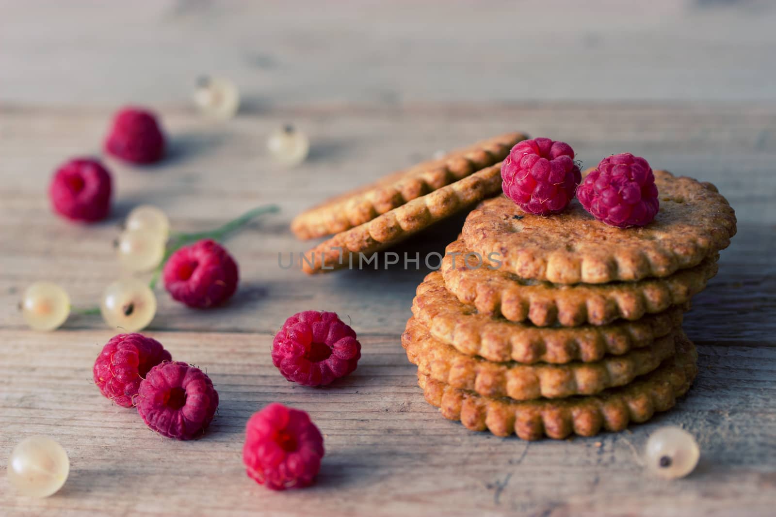cookie and fresh raspberry by liwei12