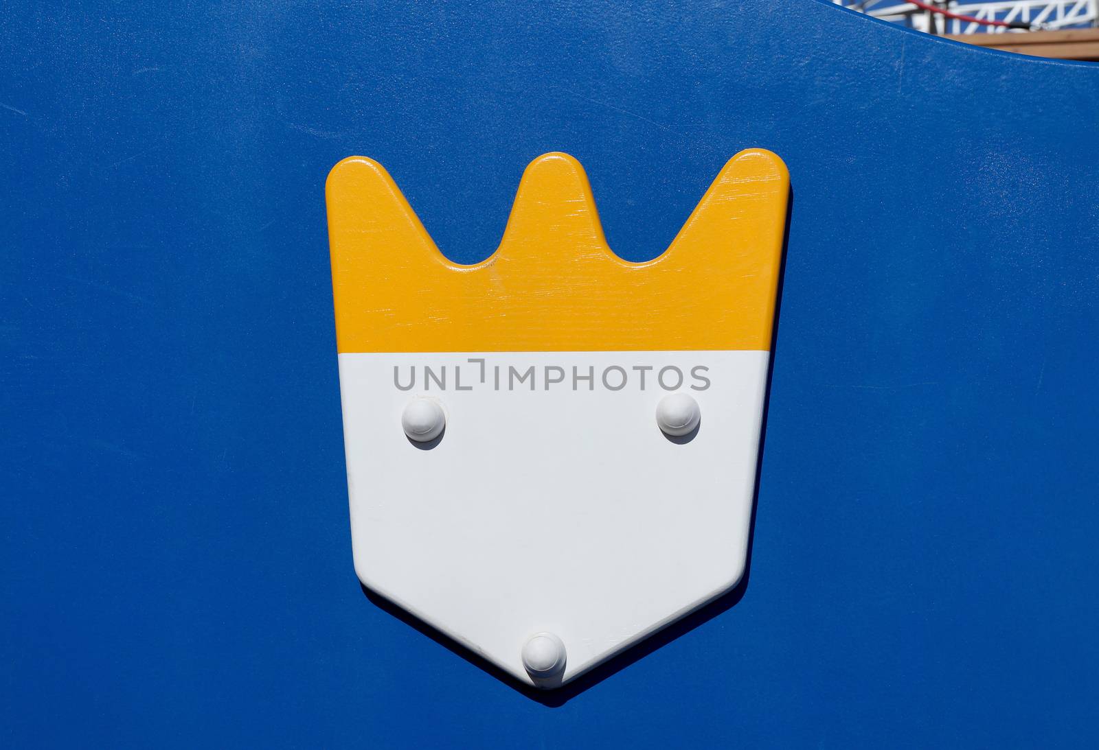 Wooden element of registration of a playground in the form of a silhouette of the head of the king in a crown
