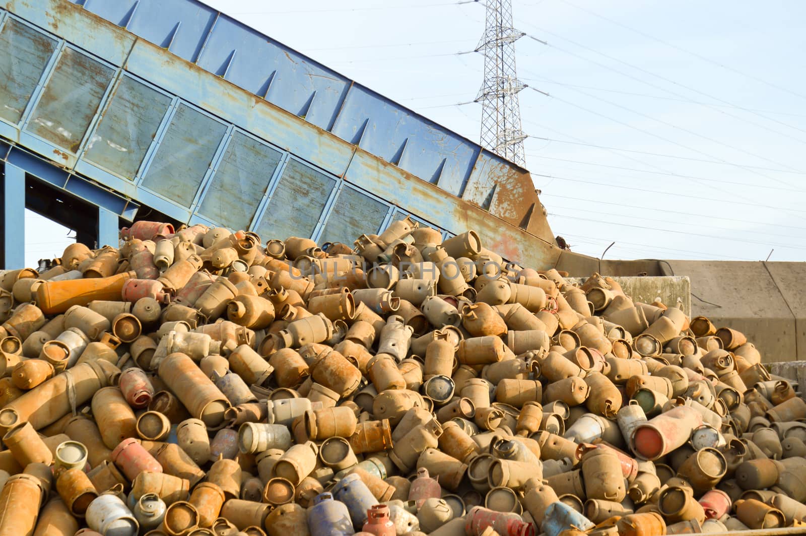 Recycling of old gas cylinders in a metal company