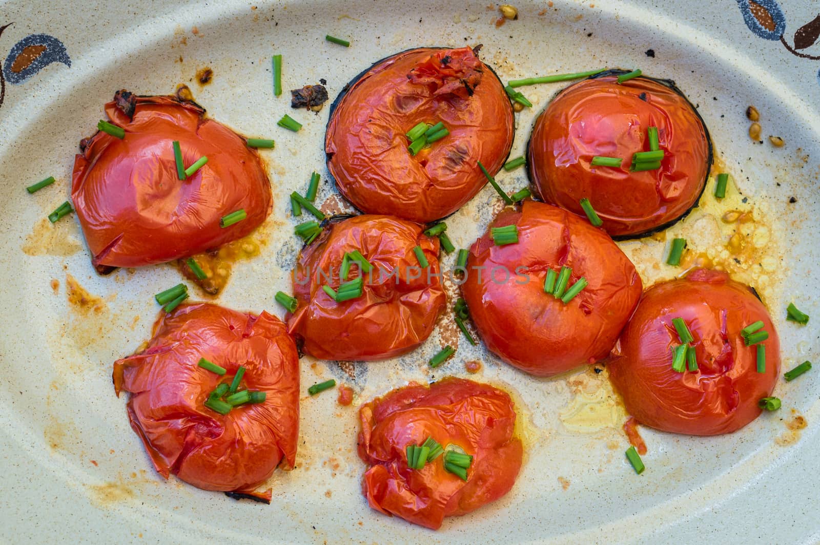 grilled tomato halves cut by okskukuruza
