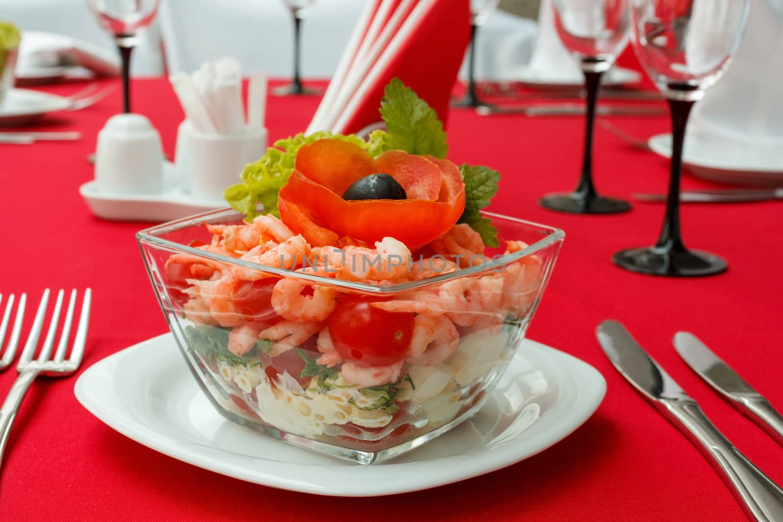 Salad with shrimps and vegetables by fogen