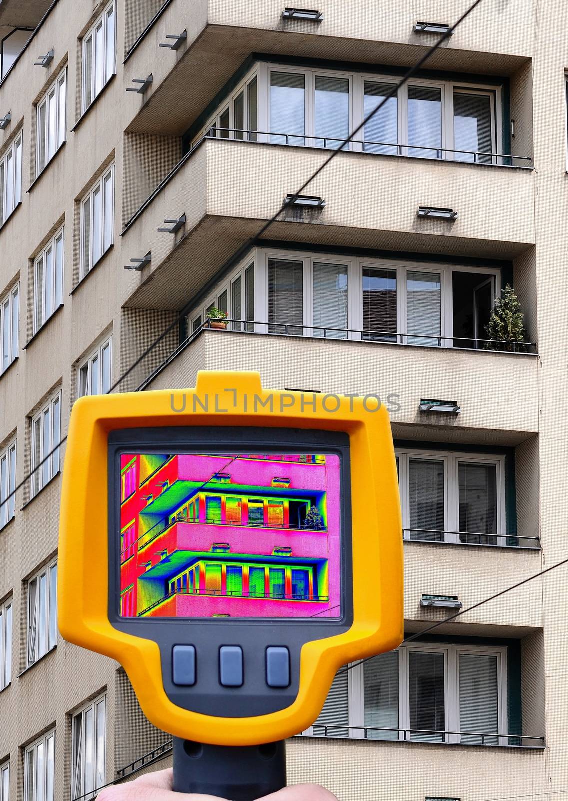 Recording Heat Loss of the Block of Flats with Infrared Thermal Camera in Hand. 