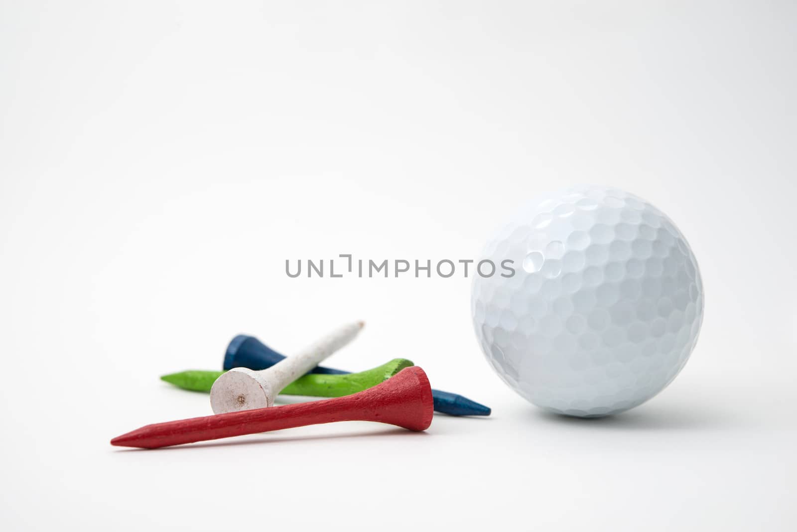 golf ball and wood tees
