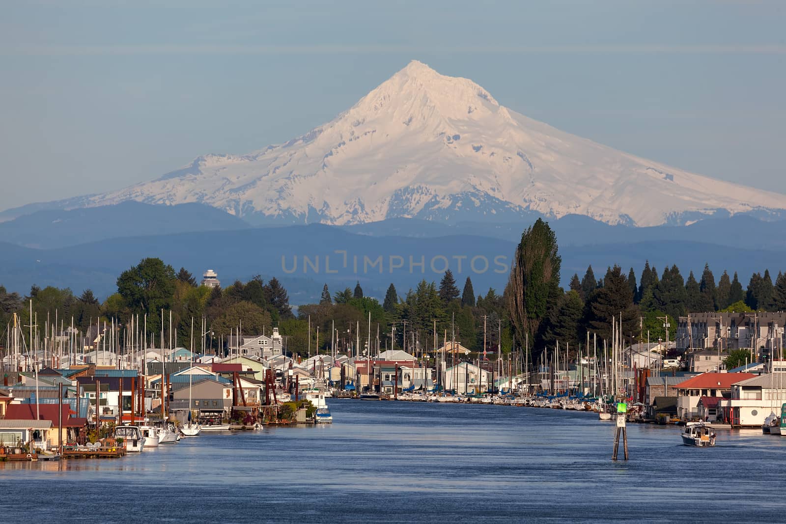 Mount Hood and Columbia River House Boats by Davidgn