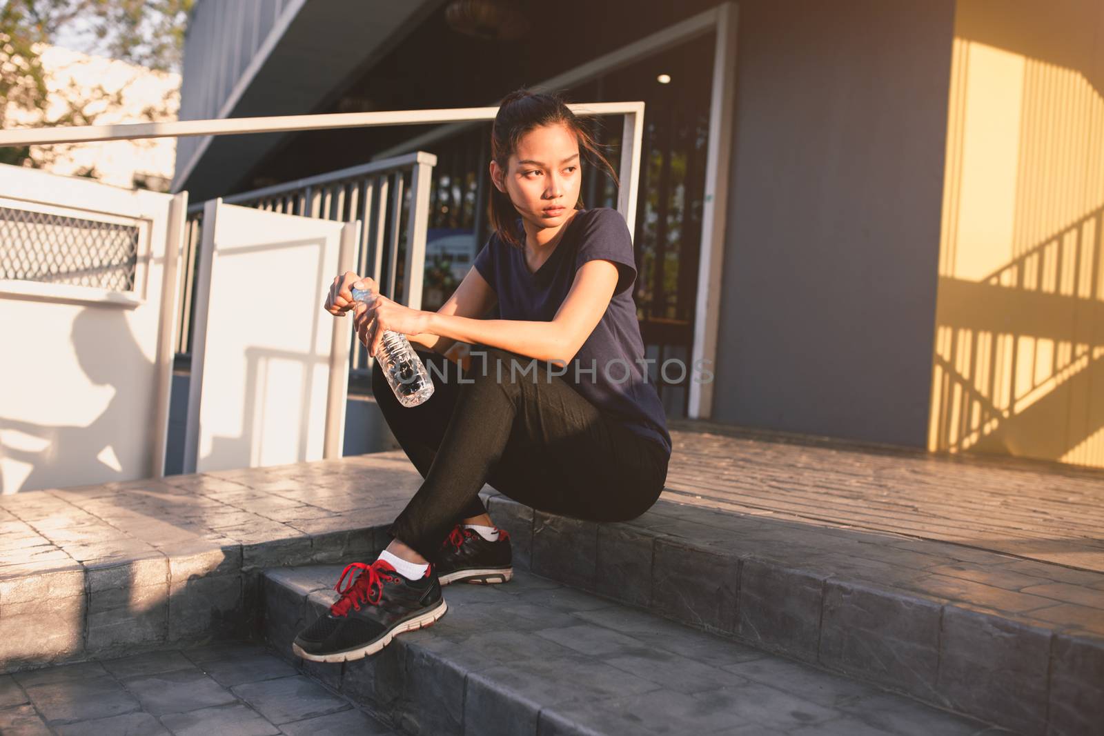 Sports women relax time and drinking water.