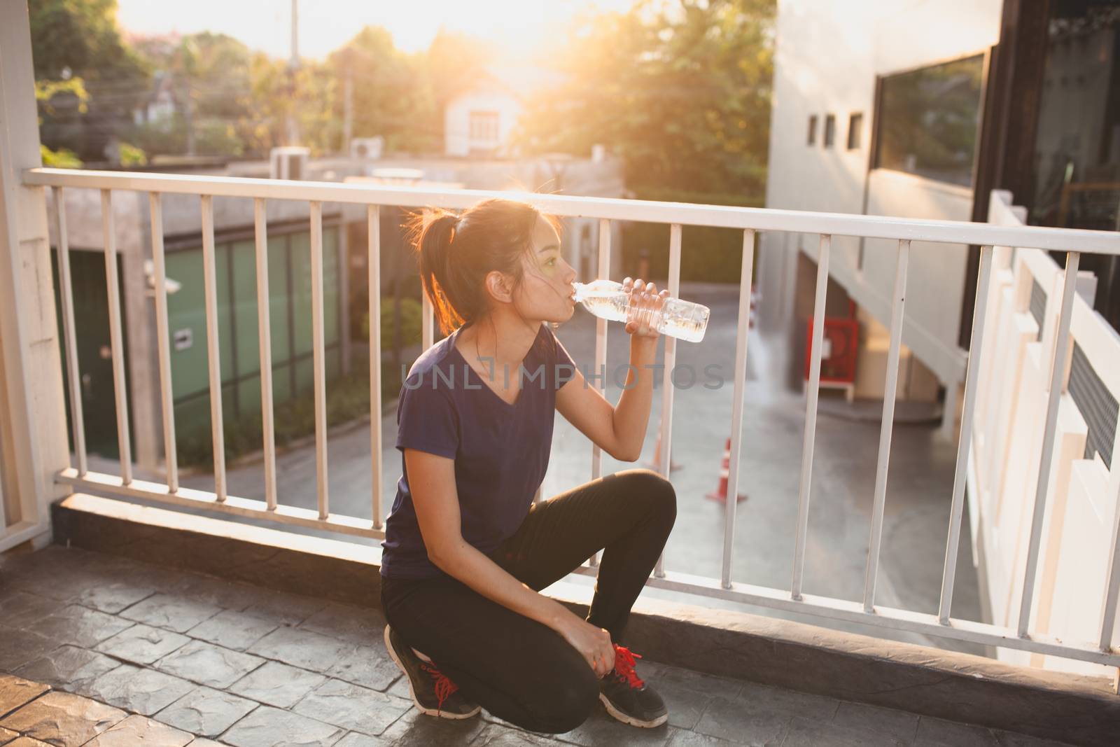 Sports women relax time and drinking water.