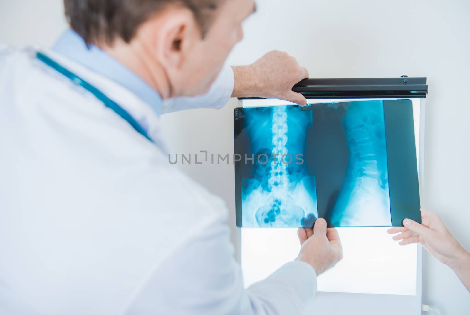 Xray Images Doctor Diagnosis by welcomia