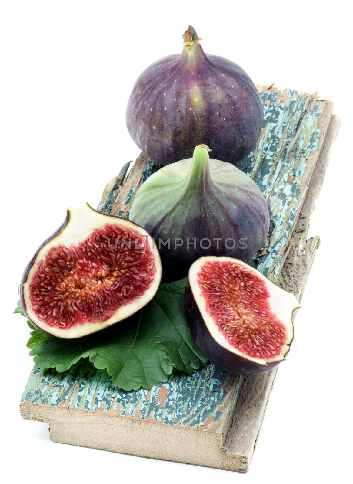 Fresh Ripe Figs by zhekos