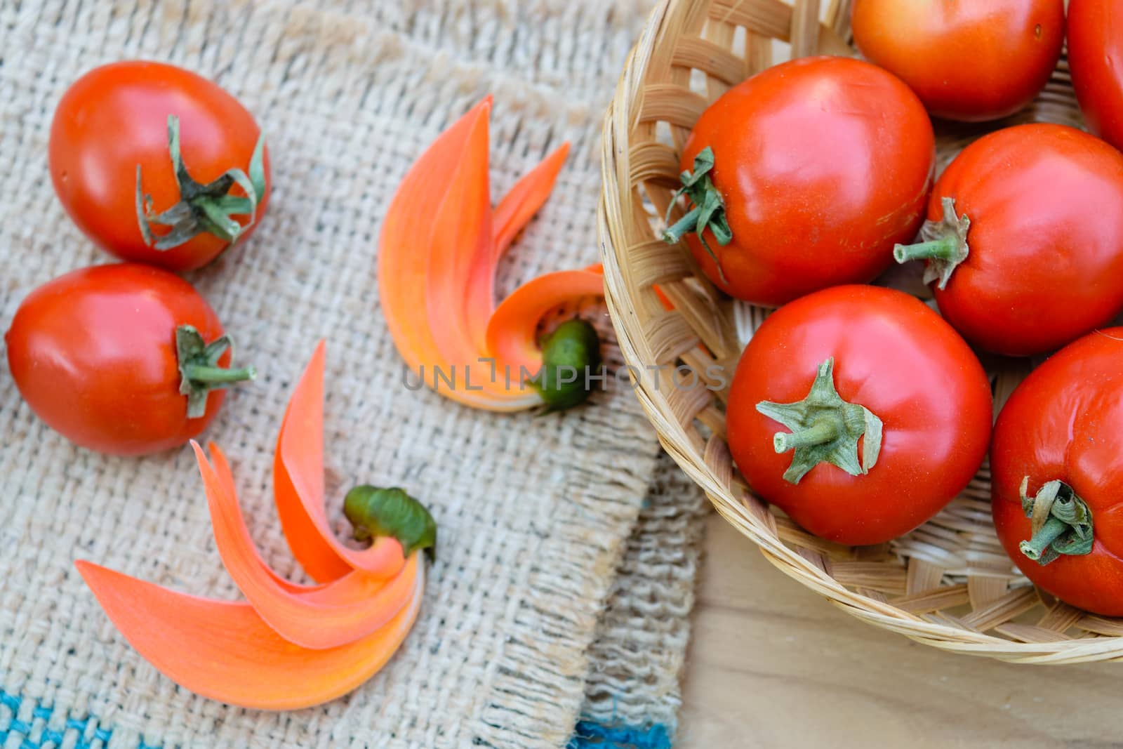 Ripe red tomatoes by naramit