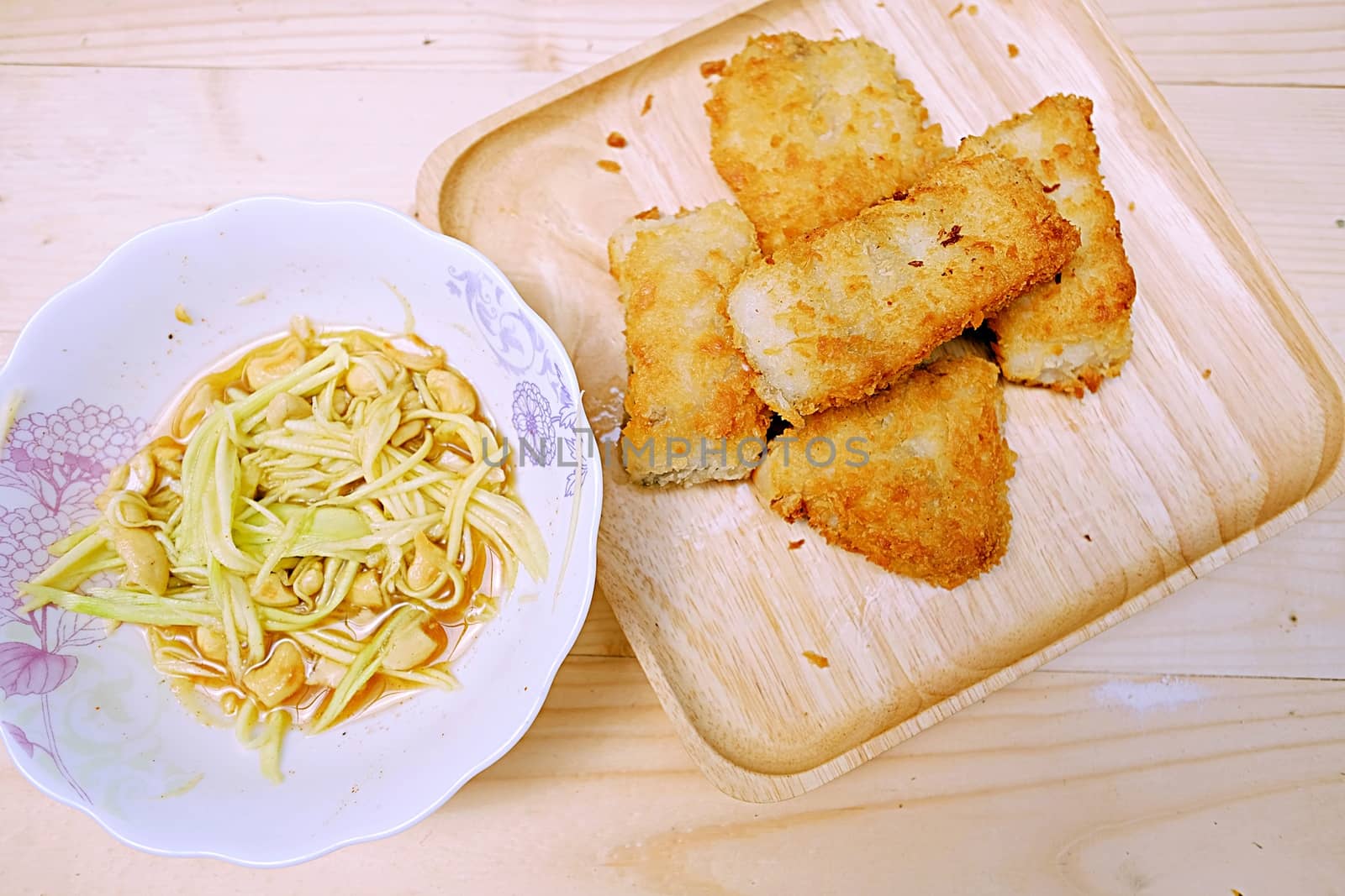 Fish Fried with Spicy Mango Salad by aonip