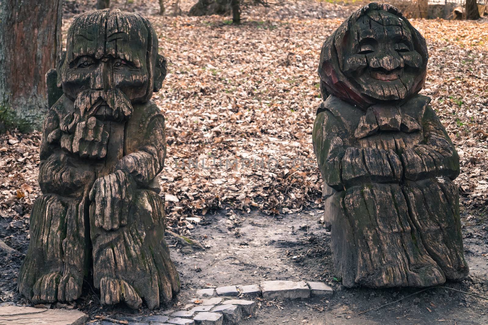 wooden sculptures grandparents