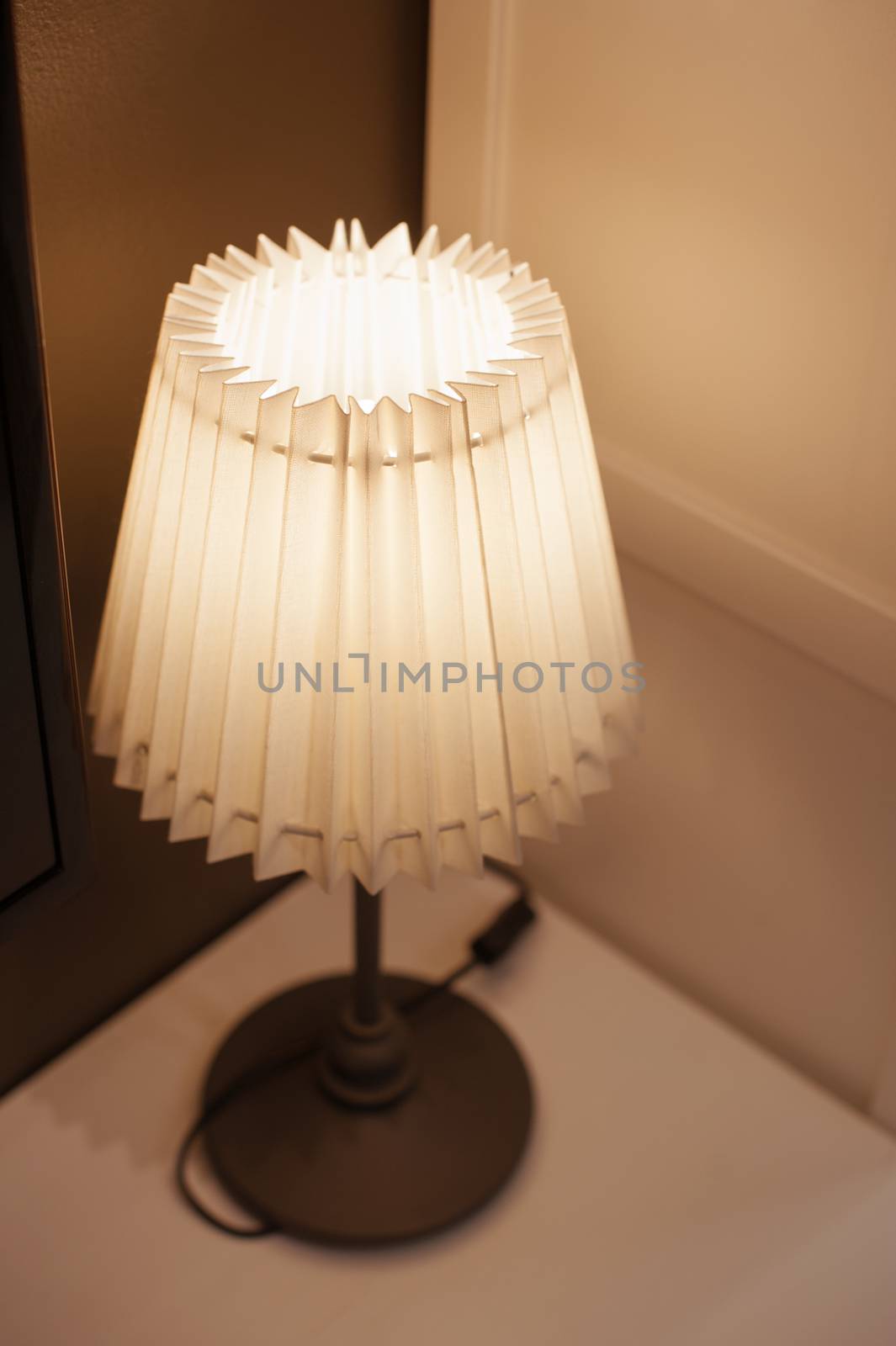 Beautiful table lamp included in the bedroom.