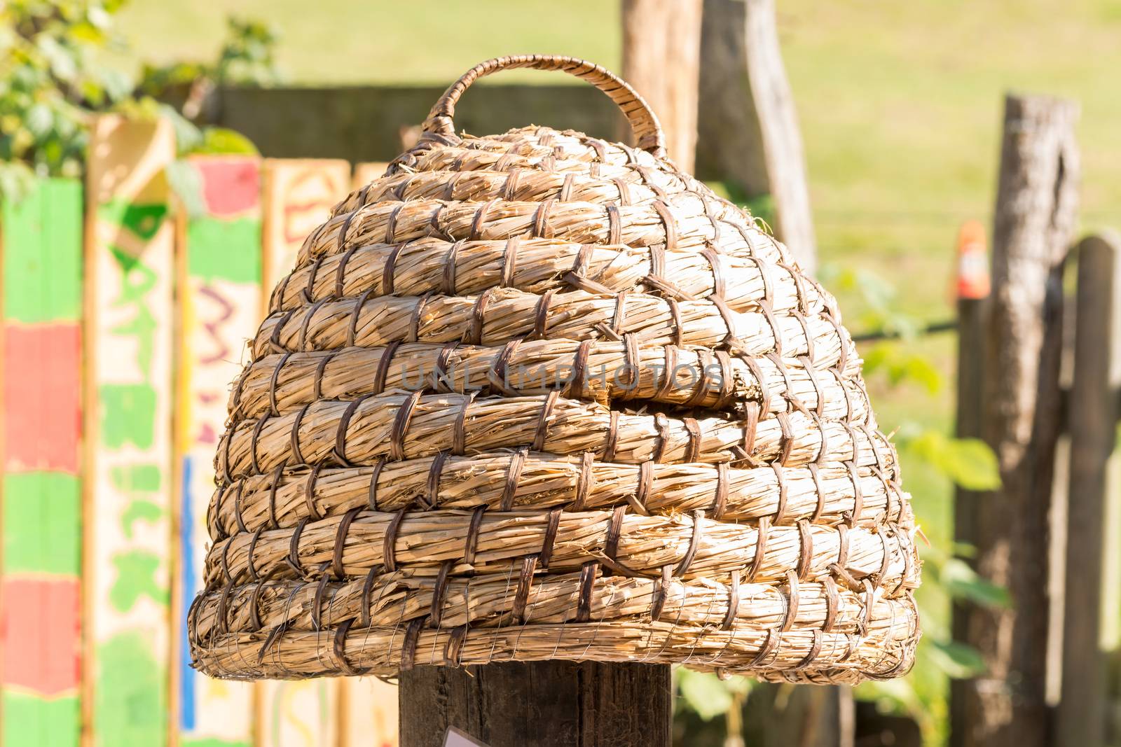 Age beehive, beehives of straw called basket Beekeeping is an ancient tradition.