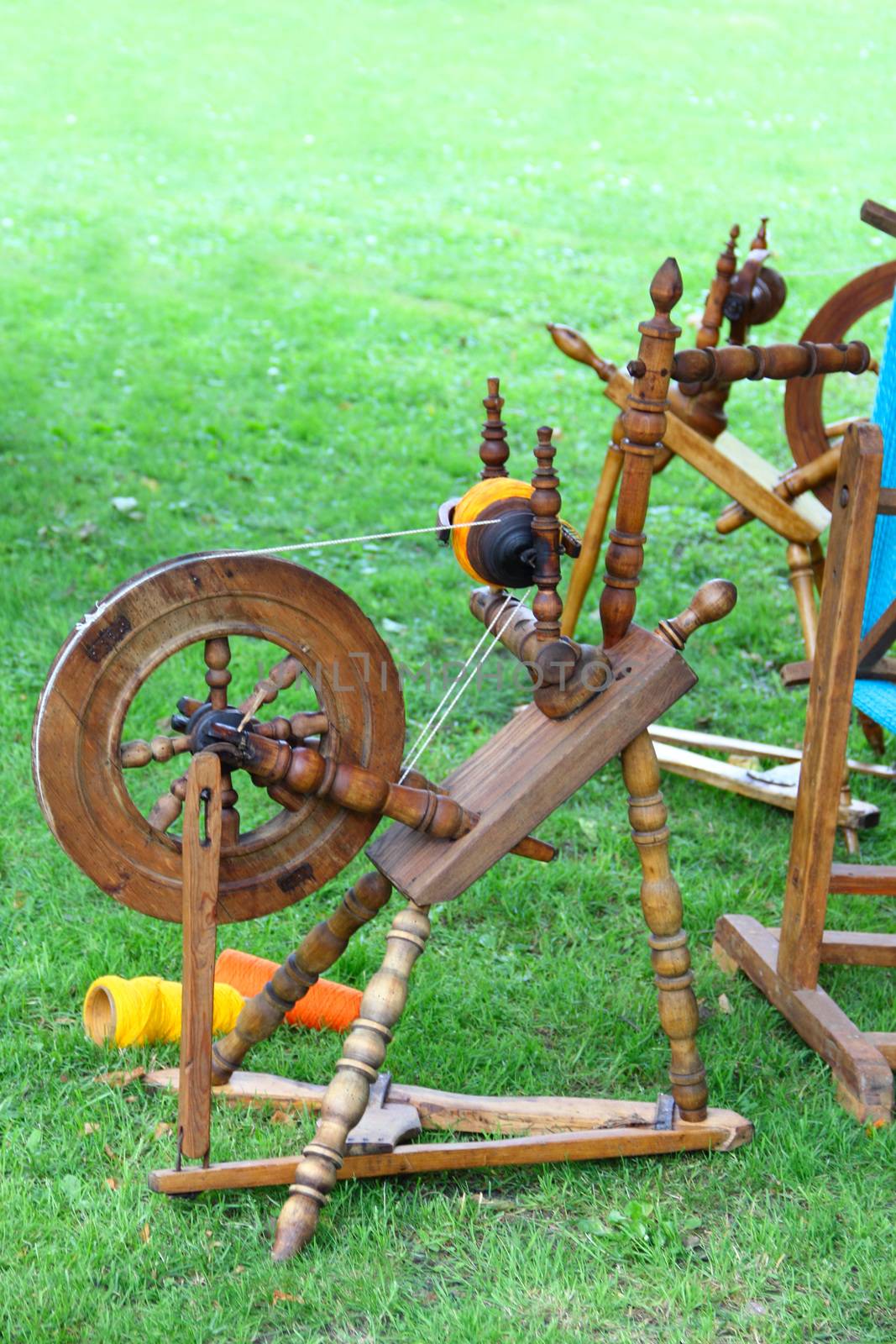 Old spinning wheel by destillat