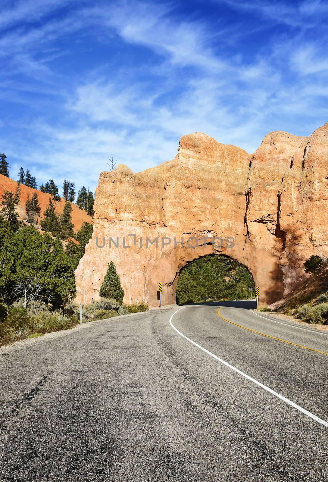 tunnel in the rock by ventdusud