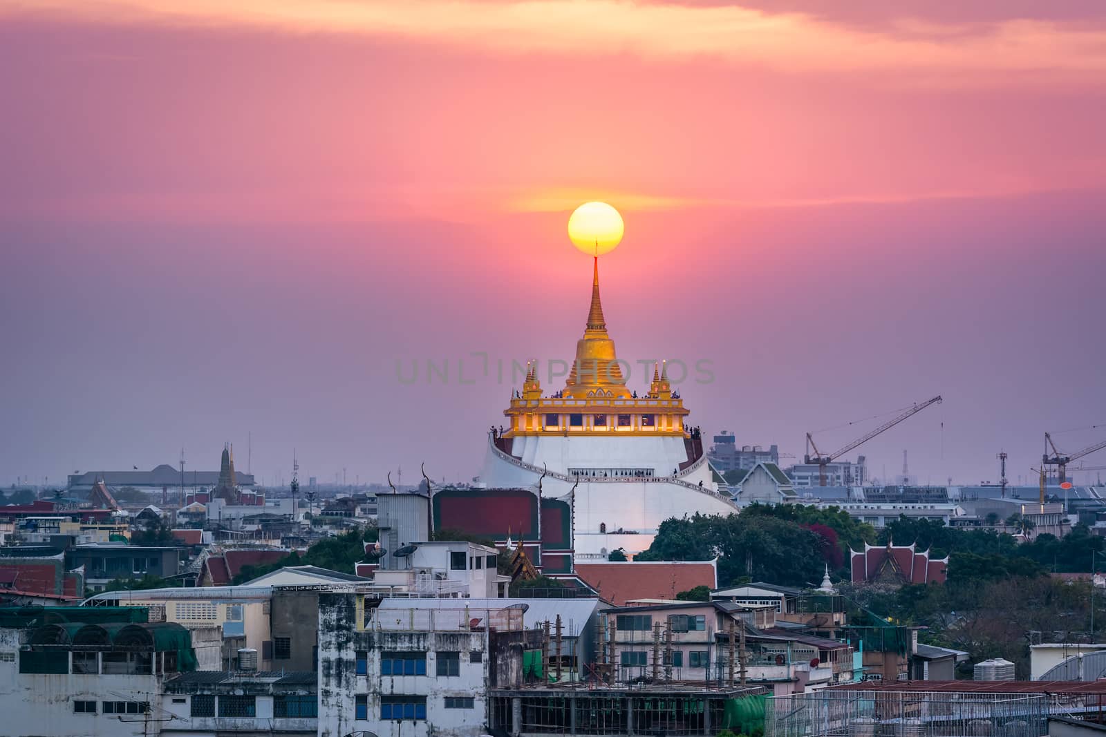 Twilight time : the Golden Mount at Wat Sraket Rajavaravihara te by ahimaone