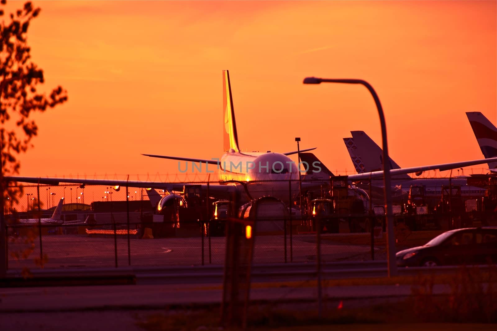 Commercial Airliners in Sunset. O\'Hare International Airport, Chicago, Illinois, USA. Aviation Photo Collection.