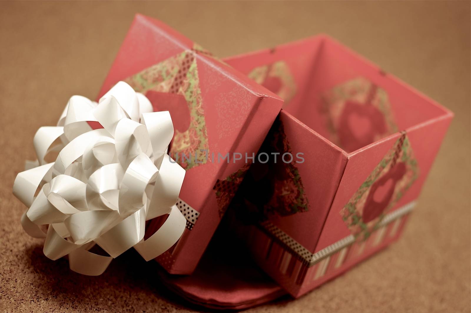 Open Gift Box by welcomia