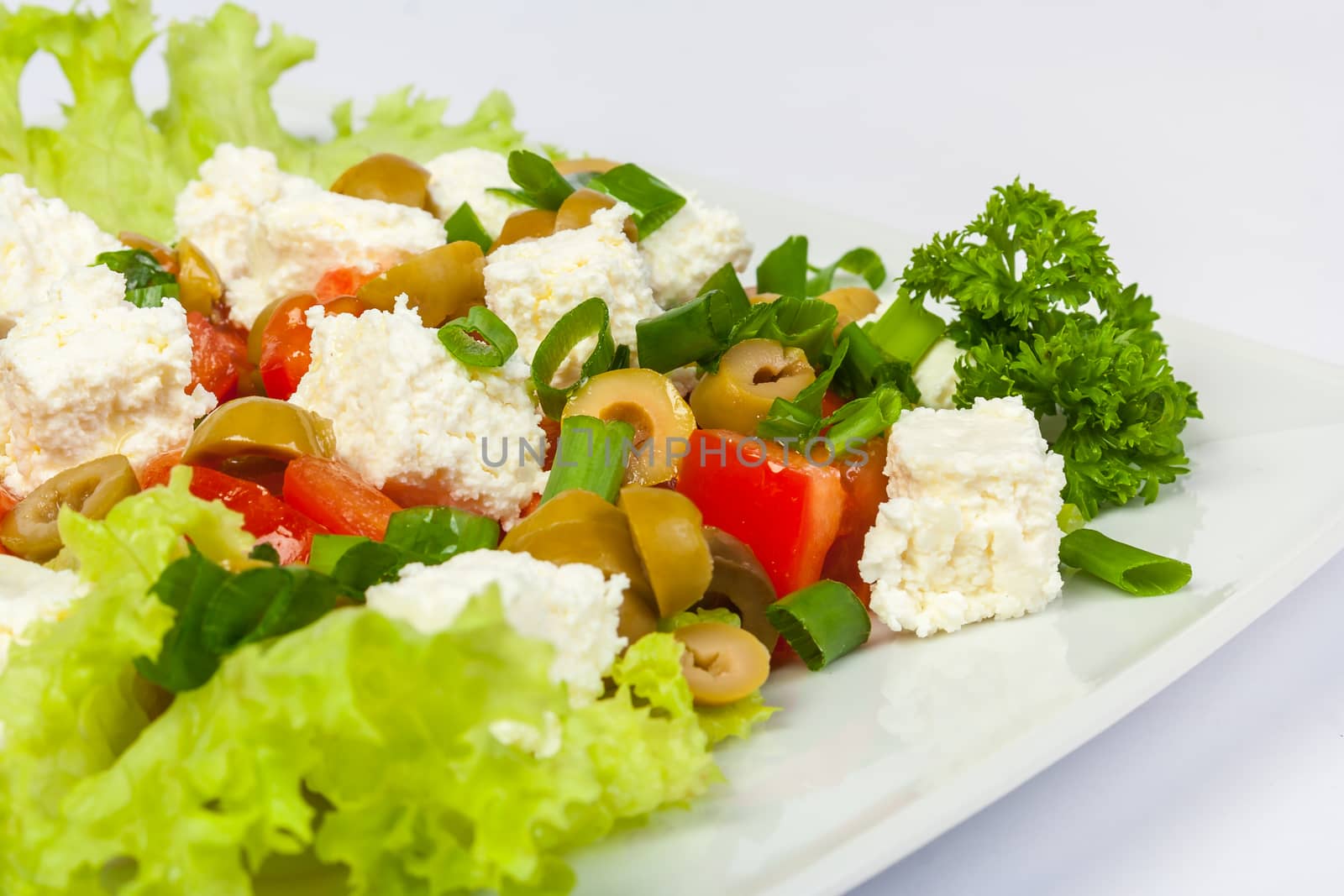 salad with olives and feta by Pellinni