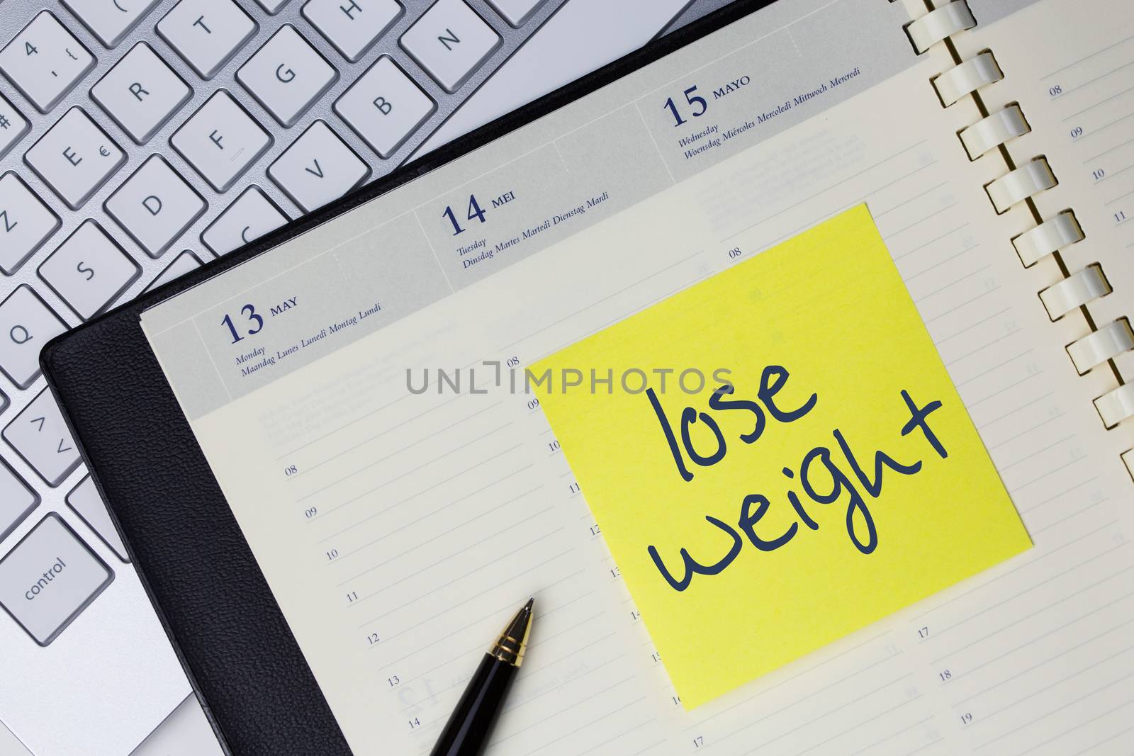 Paper note with the words - Loose weight - in business desk. How to get better concept