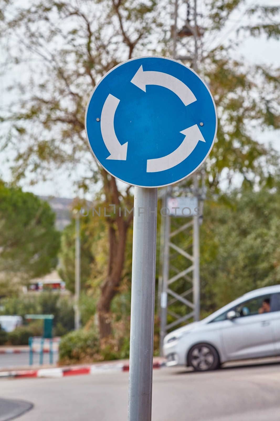 Roundabout road sign