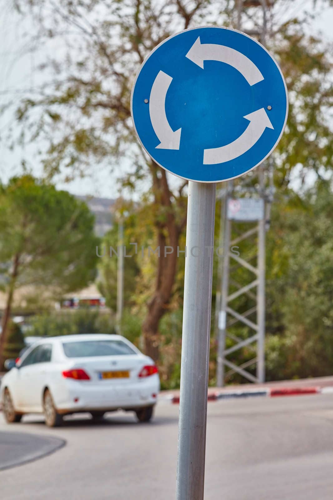 Roundabout road sign