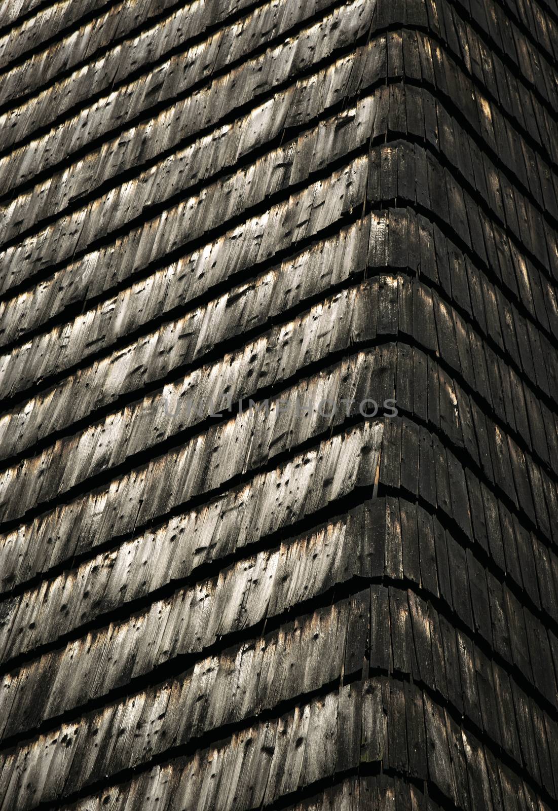 corner of the house paneling wooden shingles by Ahojdoma