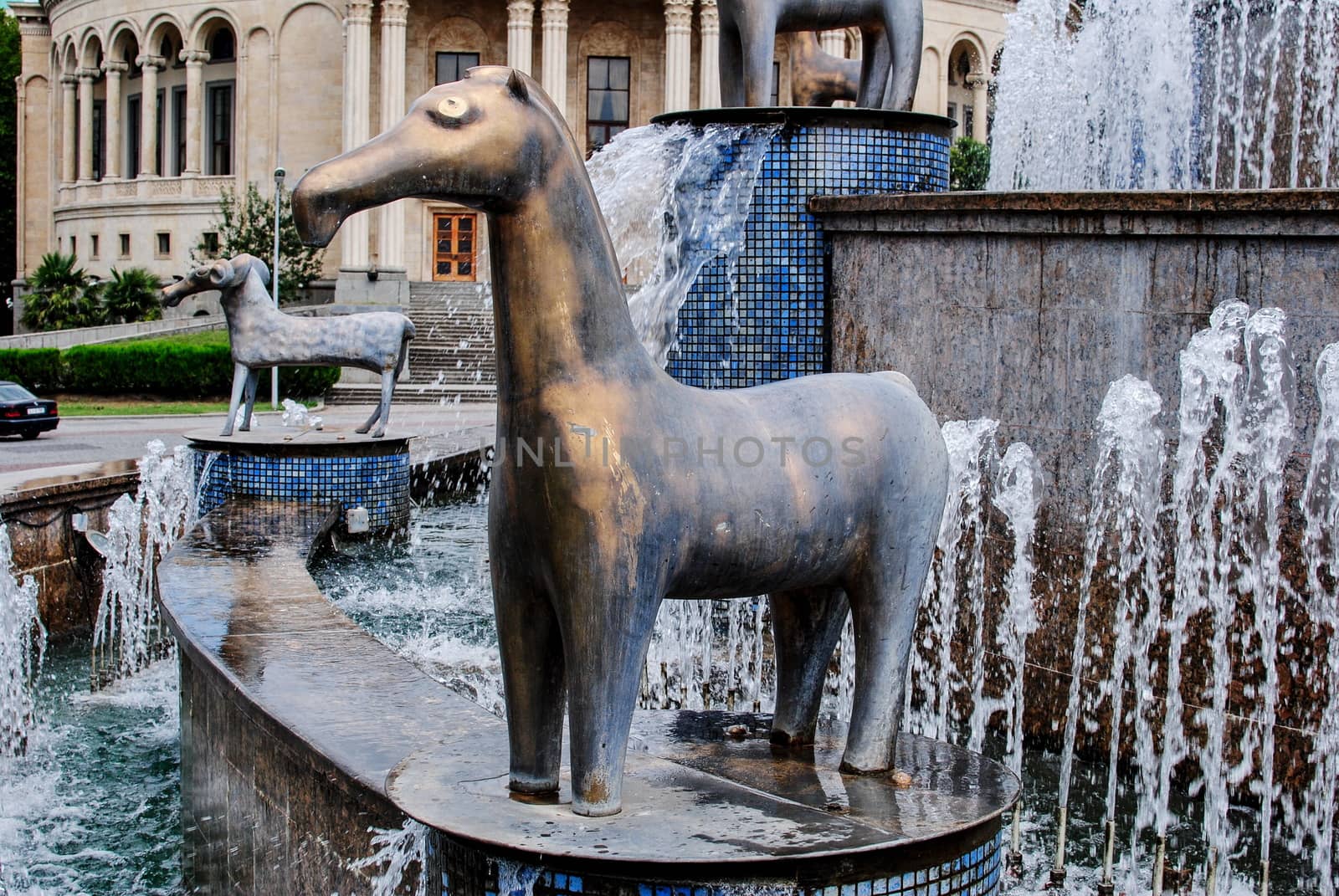 Colchis fountain is located in the central square in Kutaisi. It is a large building with 30 statues - copies of the Colchian culture of the Bronze Age figures.