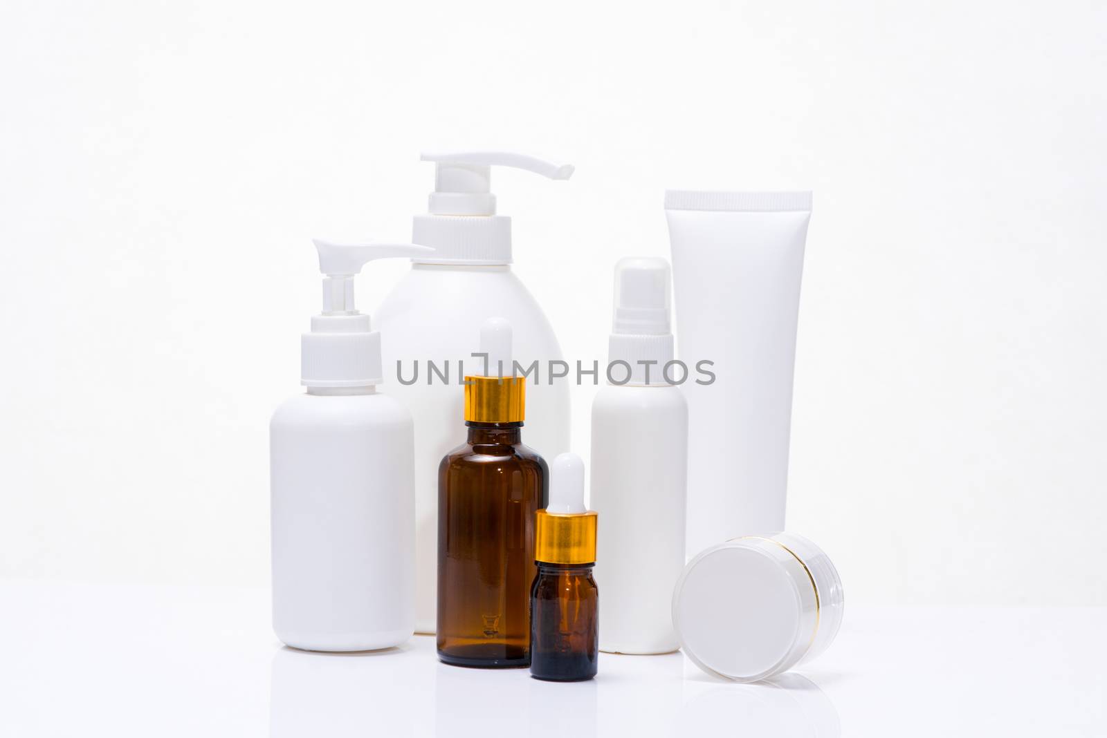 Cosmetic packaging spa and beauty set isolated on white backgrou by makidotvn