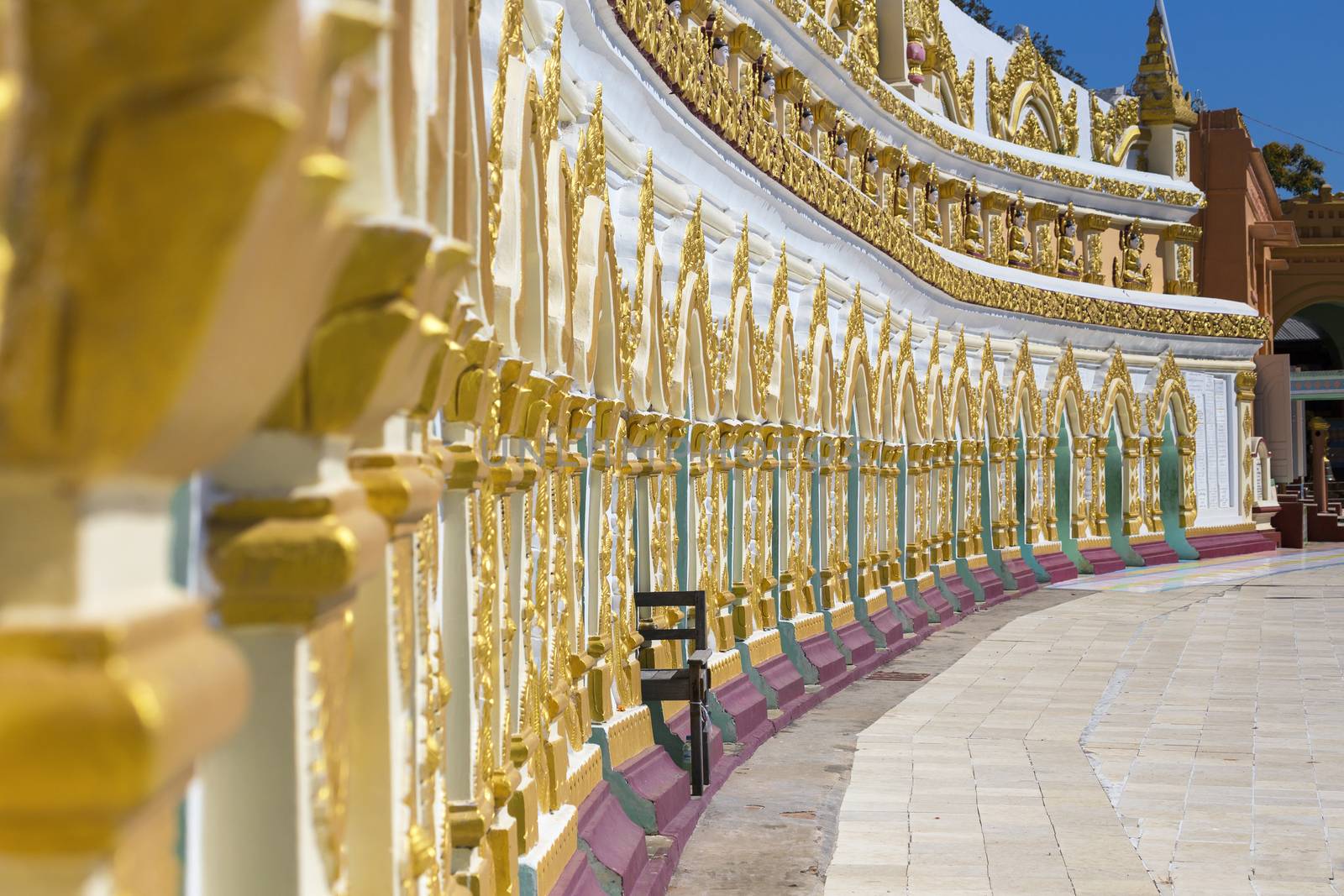 Umin Thounzeh temple in myanmar by cozyta