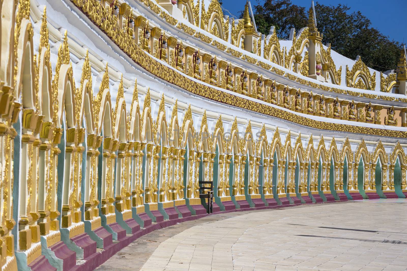 Umin Thounzeh temple in myanmar by cozyta