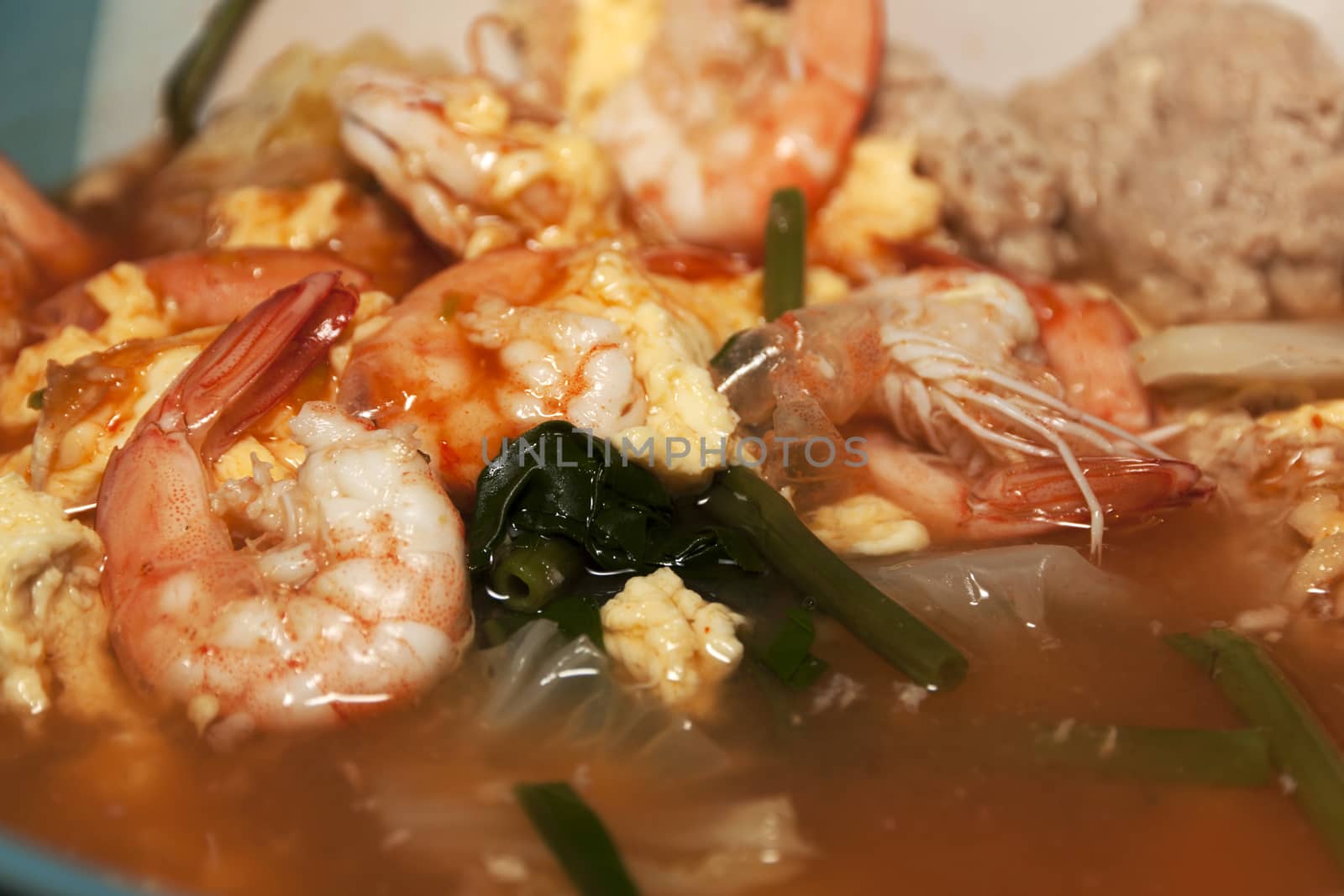 Sukiyaki with shrimp in broth and many kinds of vegetables in cup