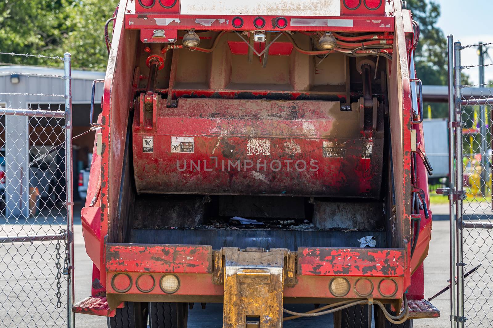 Rear of Garbage Truck by adifferentbrian