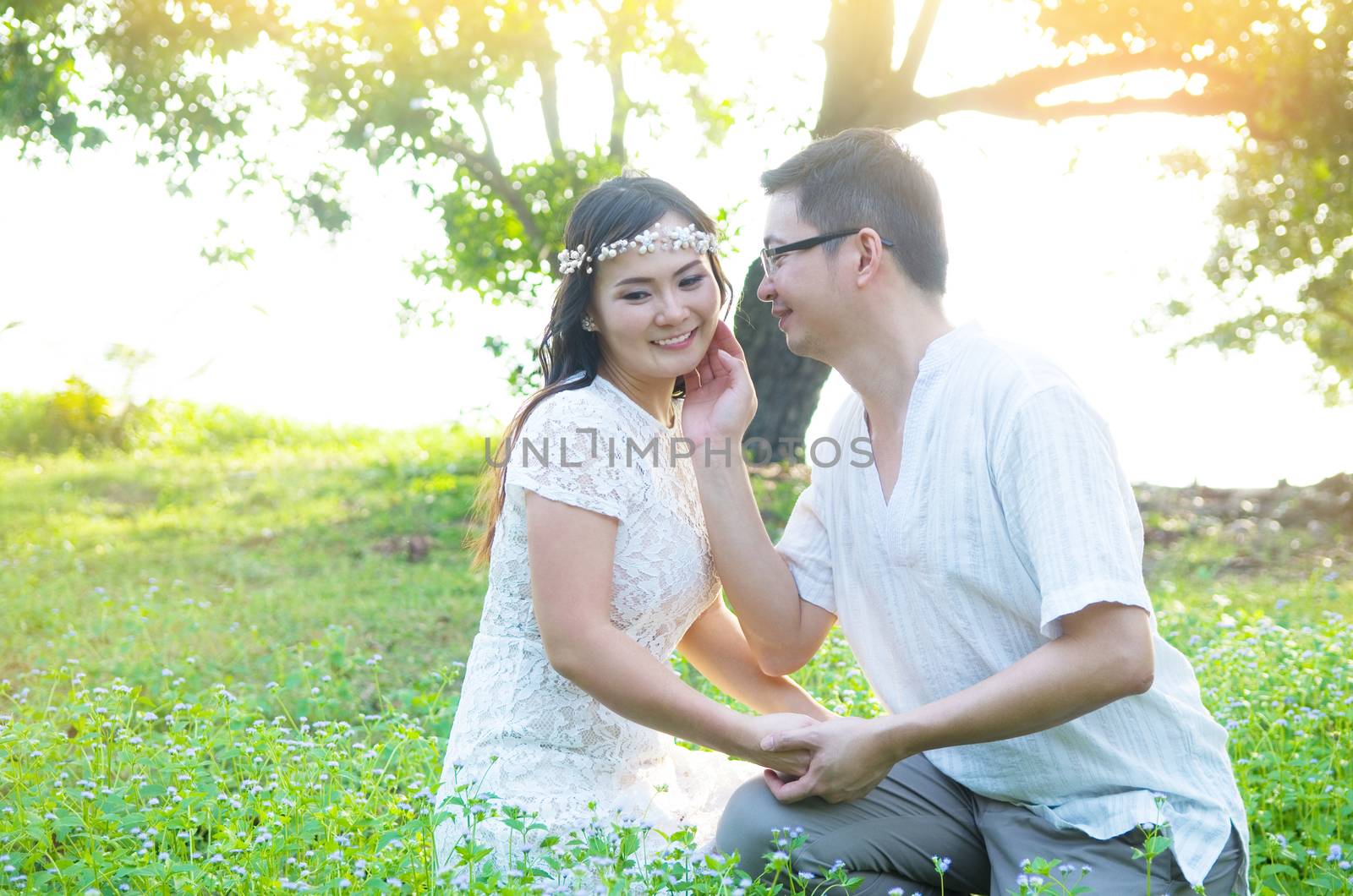 The asian couple embracing in the park