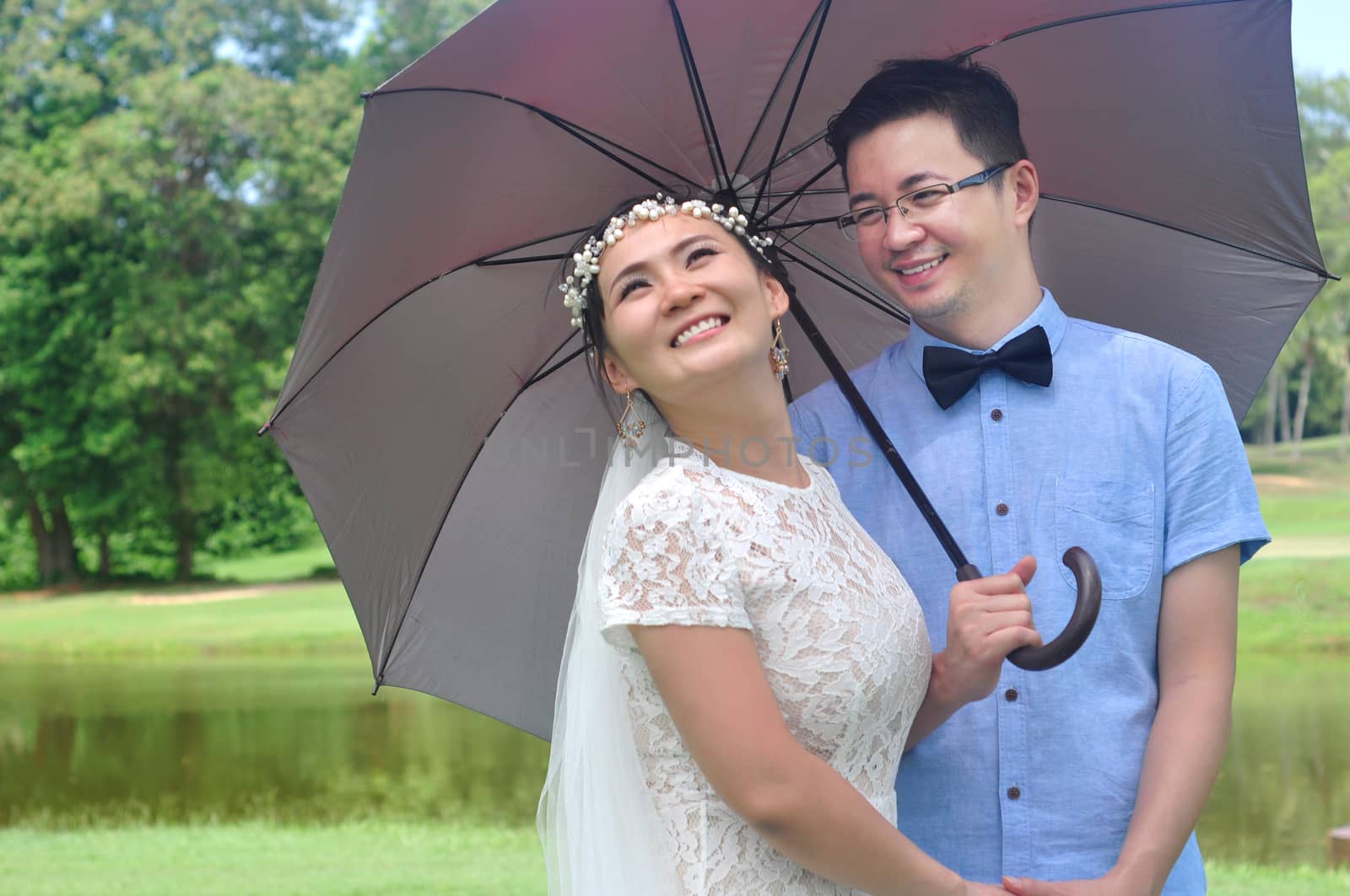 The asian couple embracing in the park