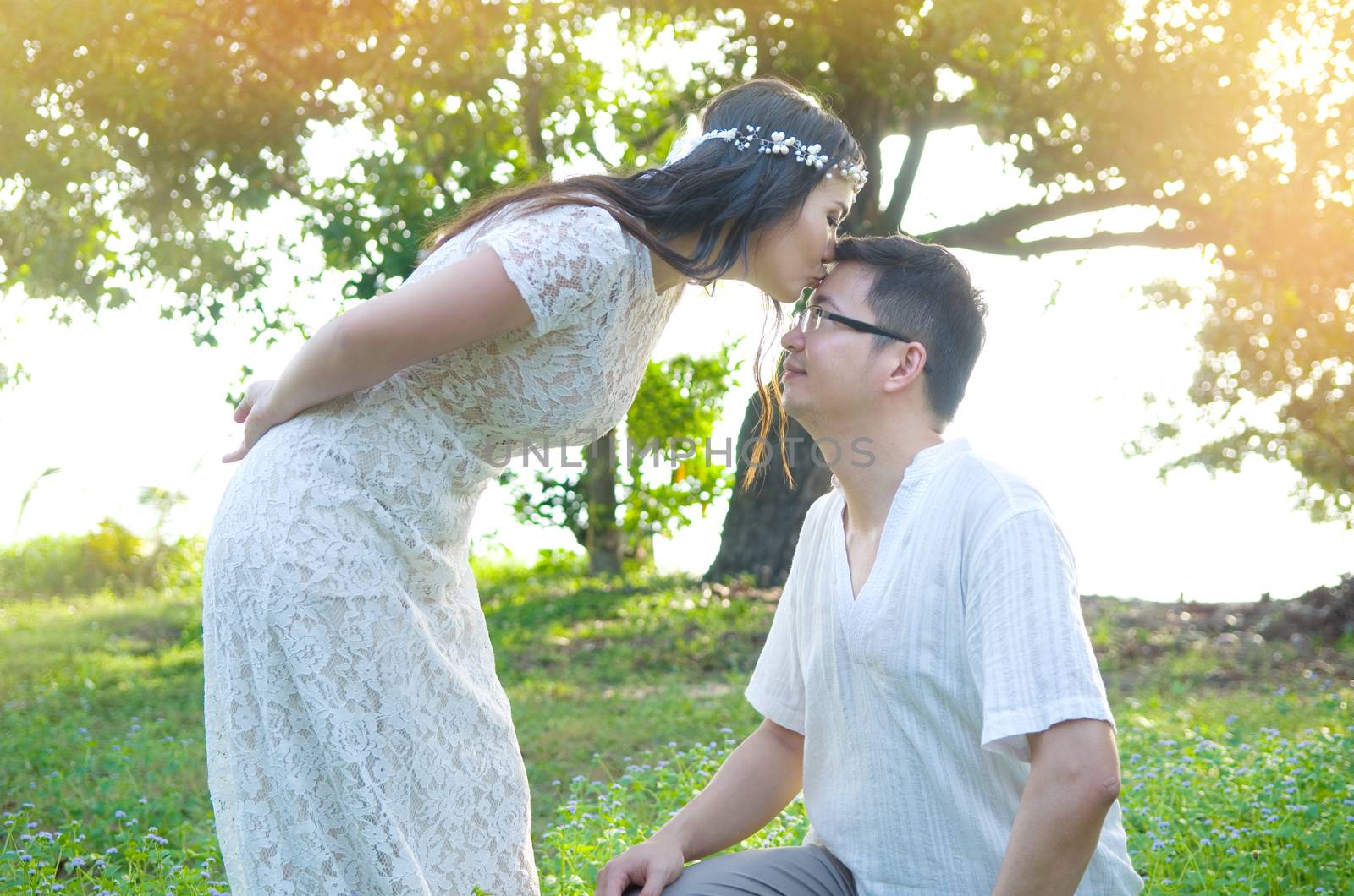 The asian couple embracing in the park