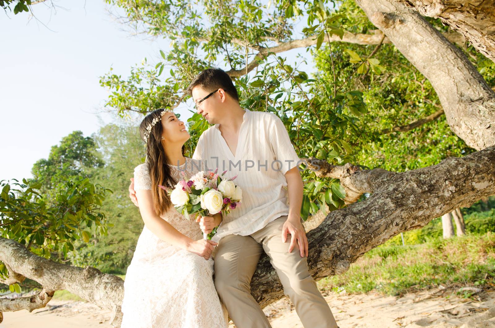 Outdoor Bride and groom on the beach in the evening.