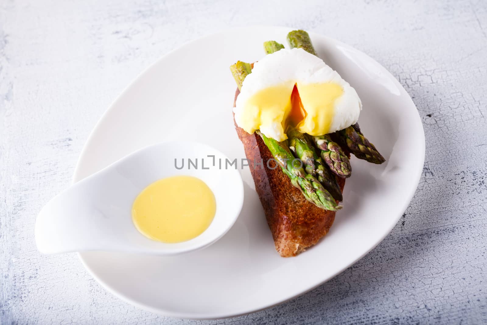 Poached egg and green asparagus on toast 