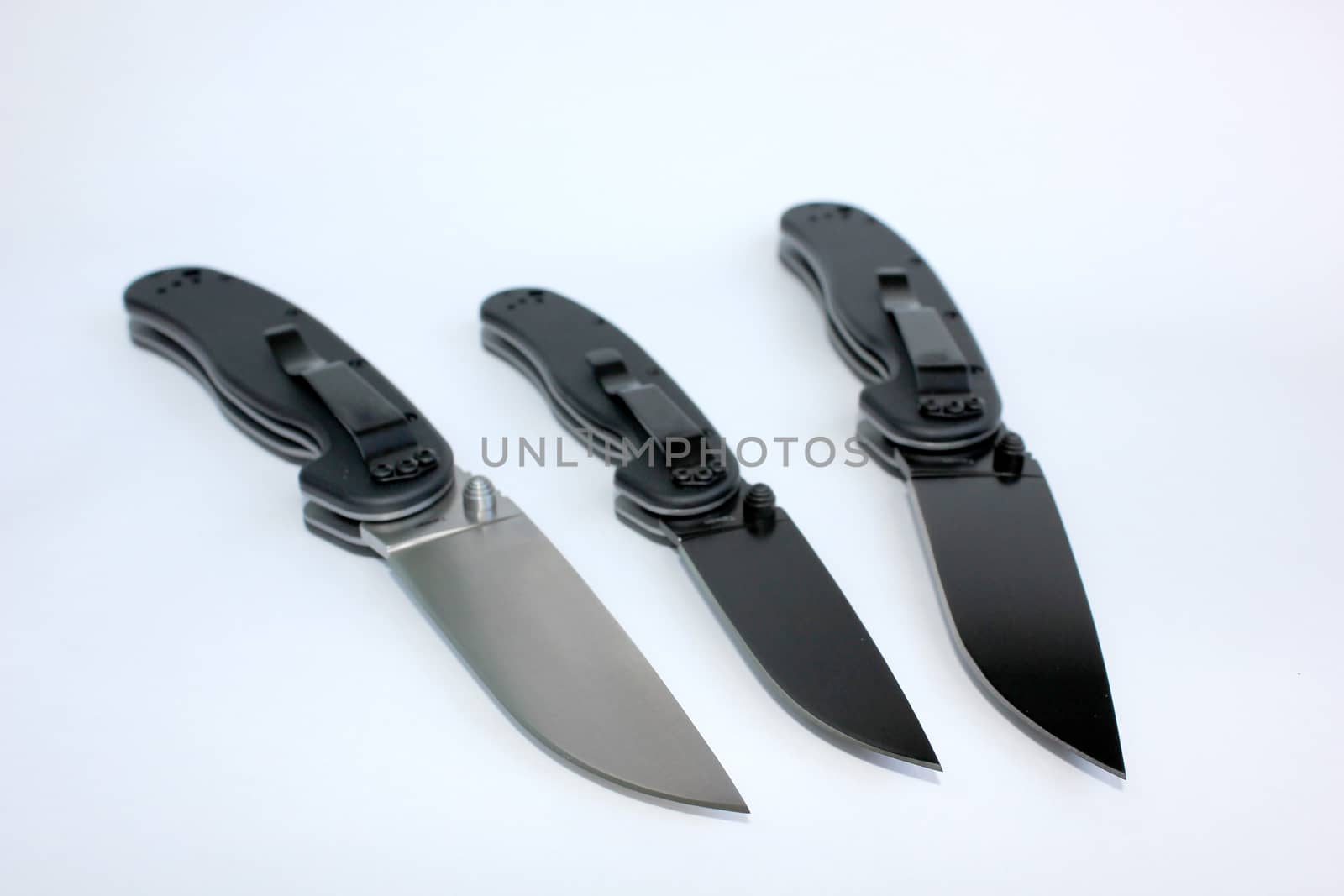 The knives of one model, the different size reminding a rat in a form