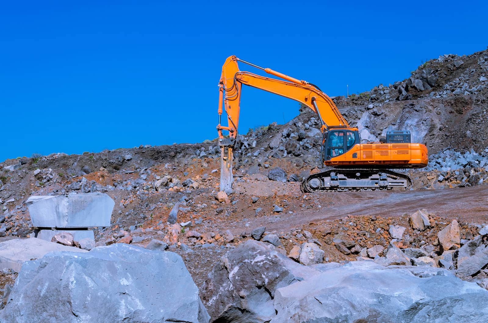 the excavator in a mine in a day's work