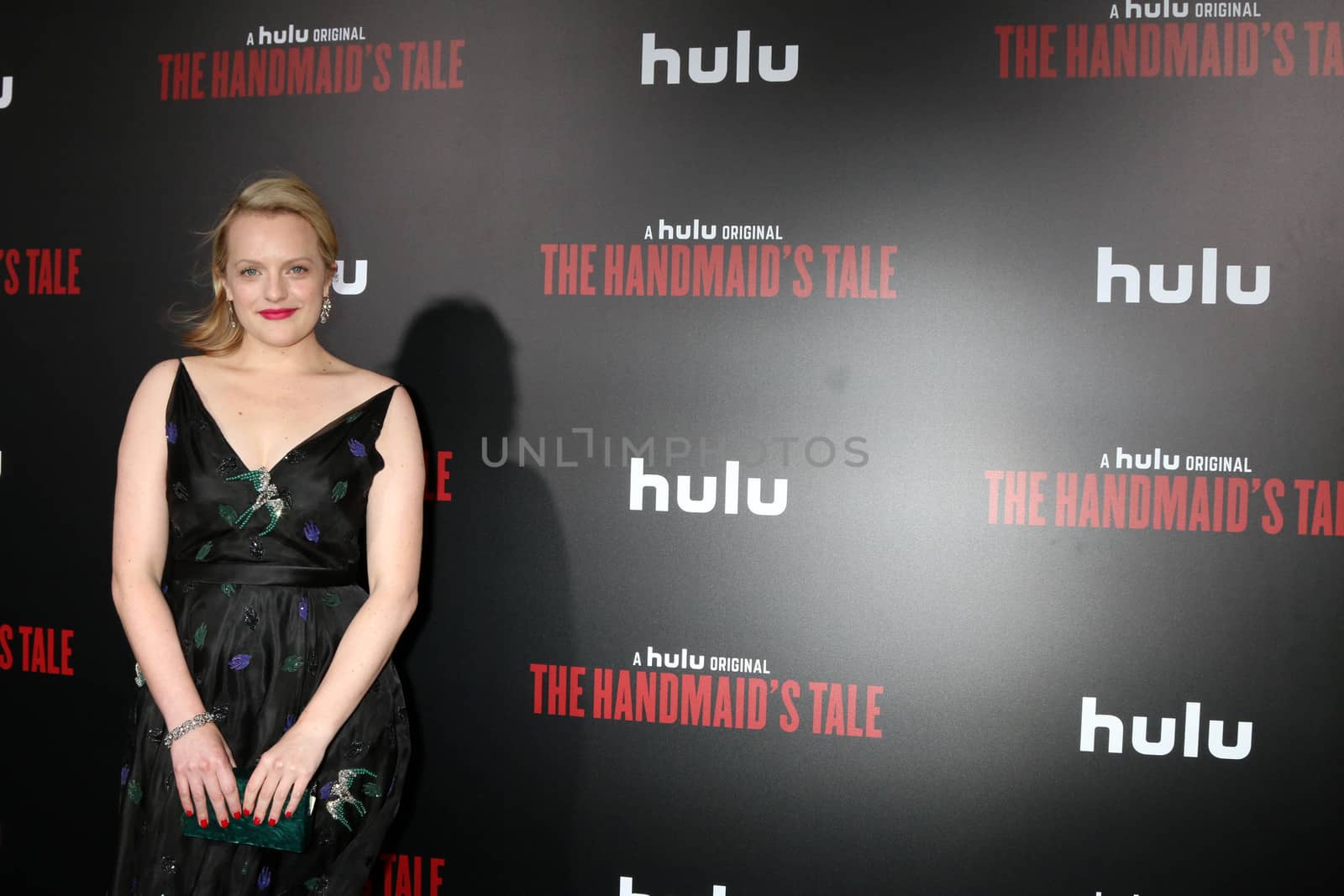 Elisabeth Moss
at the Premiere Of Hulu's "The Handmaid's Tale," Cinerama Dome, Hollywood, CA 04-25-17