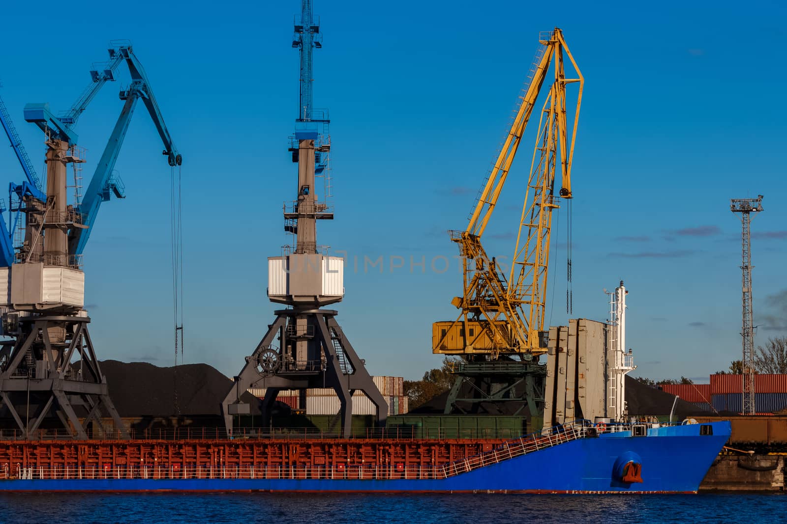 Blue cargo ship loading by sengnsp